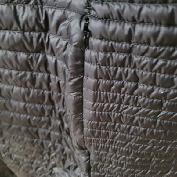 L.L. Bean Women's Ultra Light Goose Down Black Puffer Jacket-3X - Picture 4 of 9